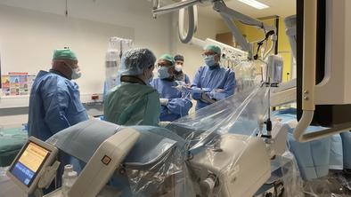 V šempetrski bolnišnici pet kirurgov dalo odpoved